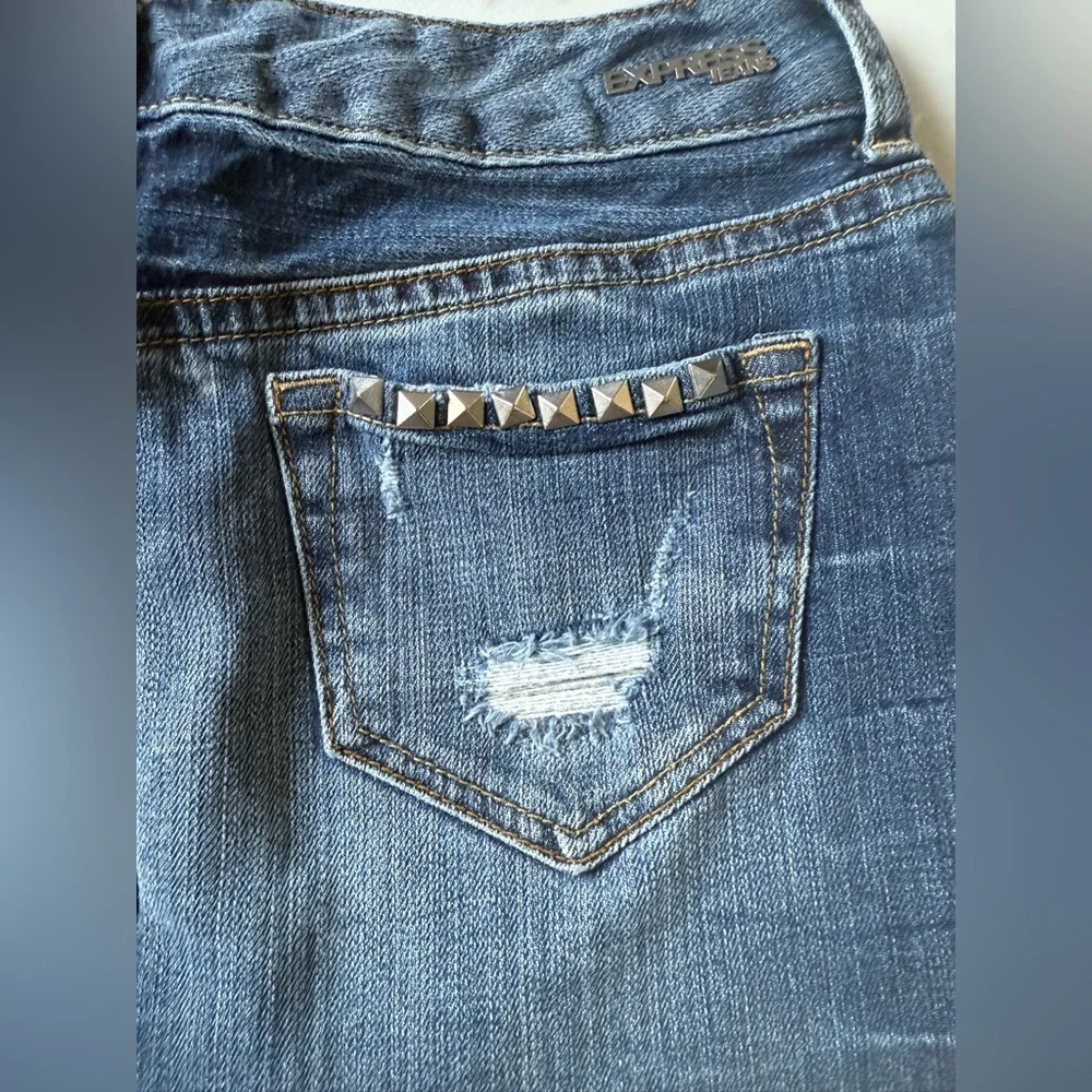 EXPRESS Studded Ripped Denim Skirt - size 00 - Picture 5 of 8